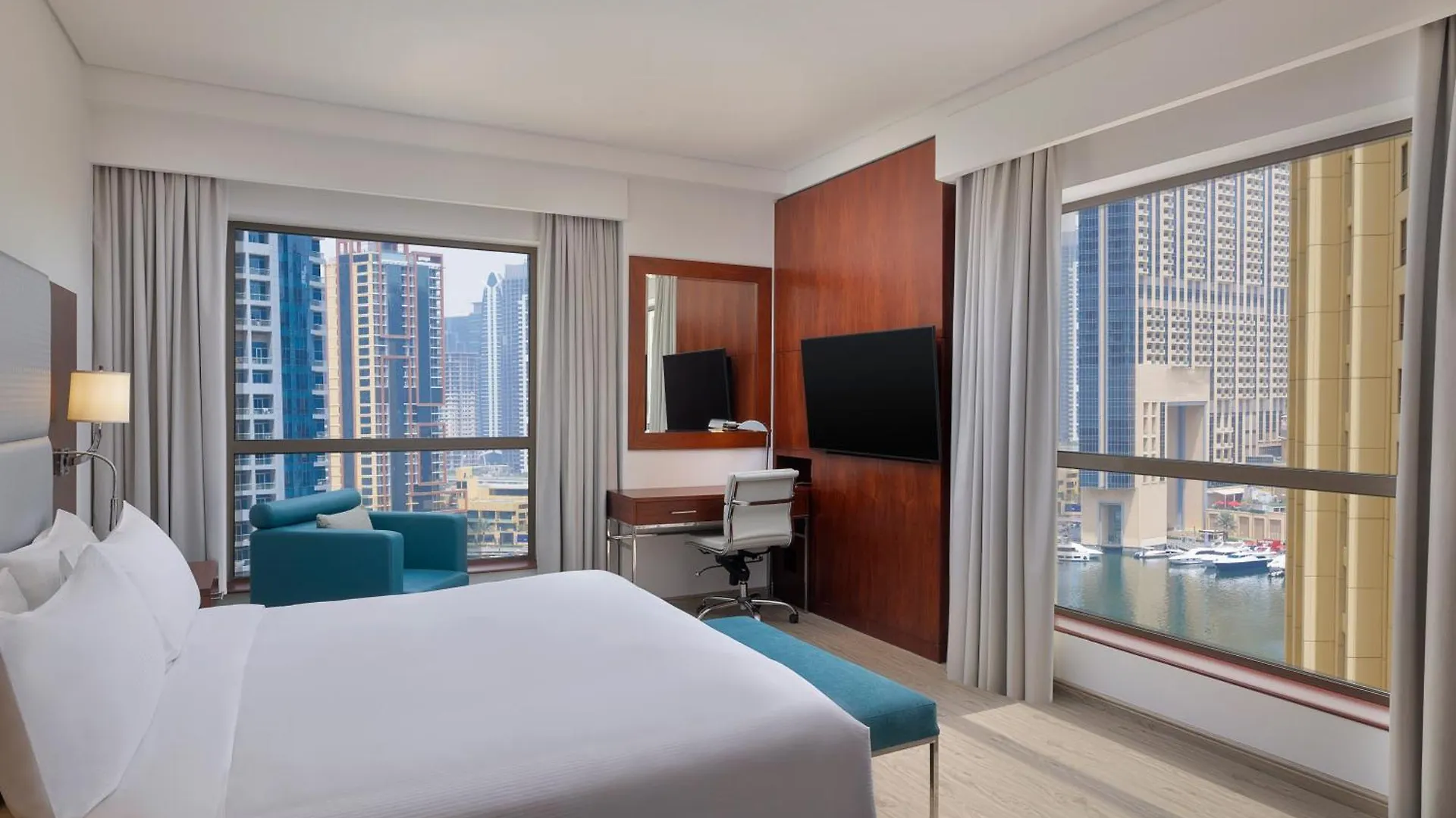 Hilton Dubai The Walk Hotel