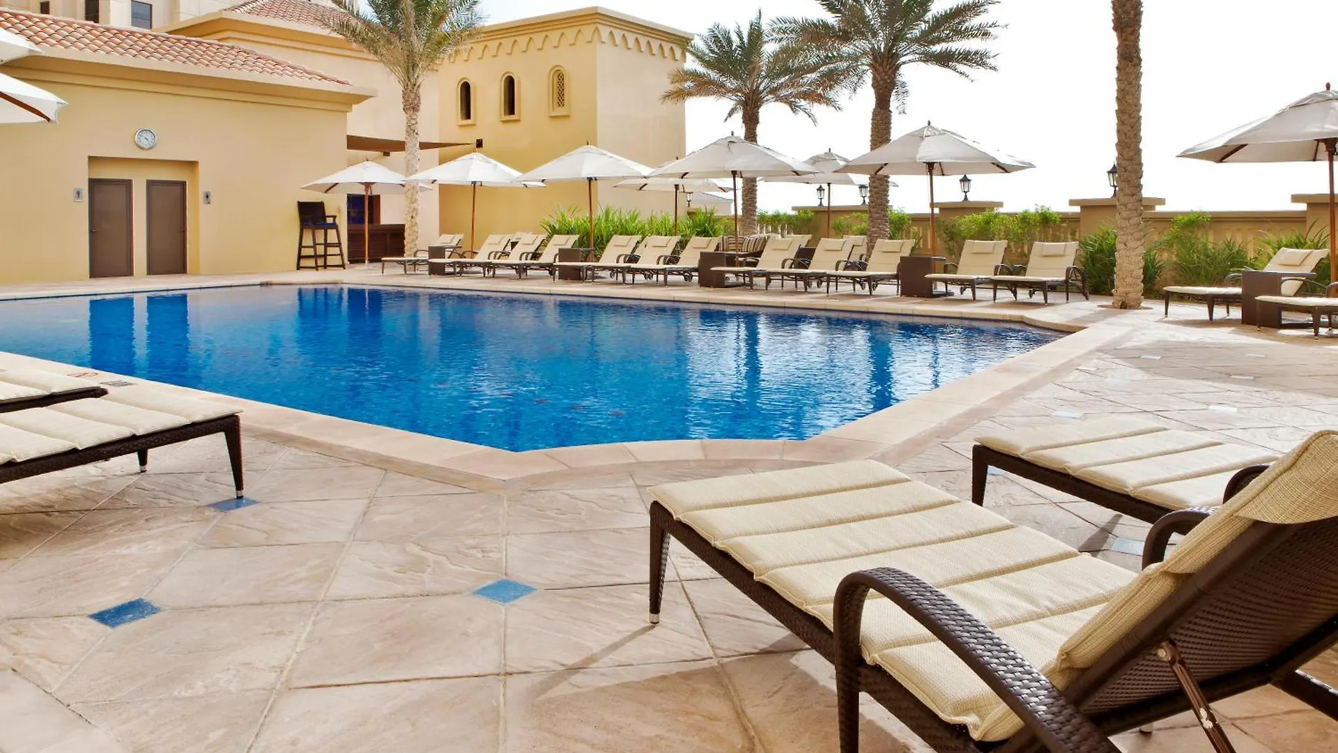 Hilton Dubai The Walk Hotel