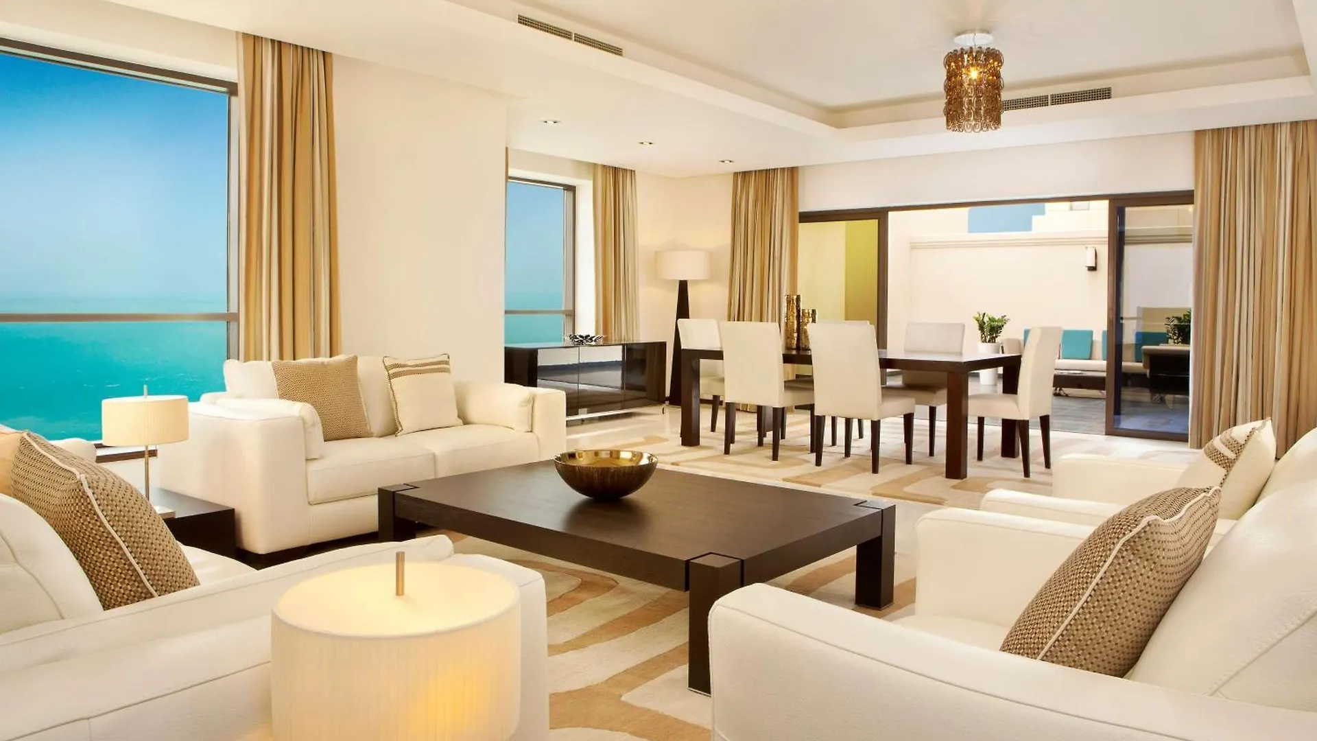 Hilton Dubai The Walk Hotel