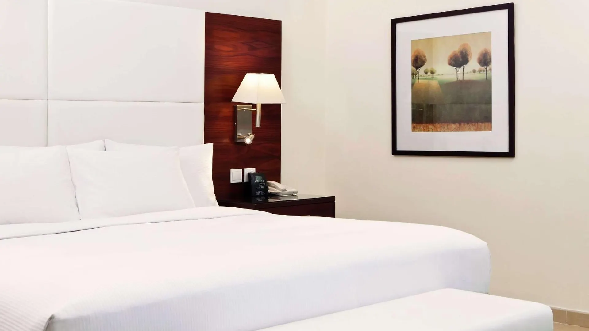 Hilton Dubai The Walk Hotel