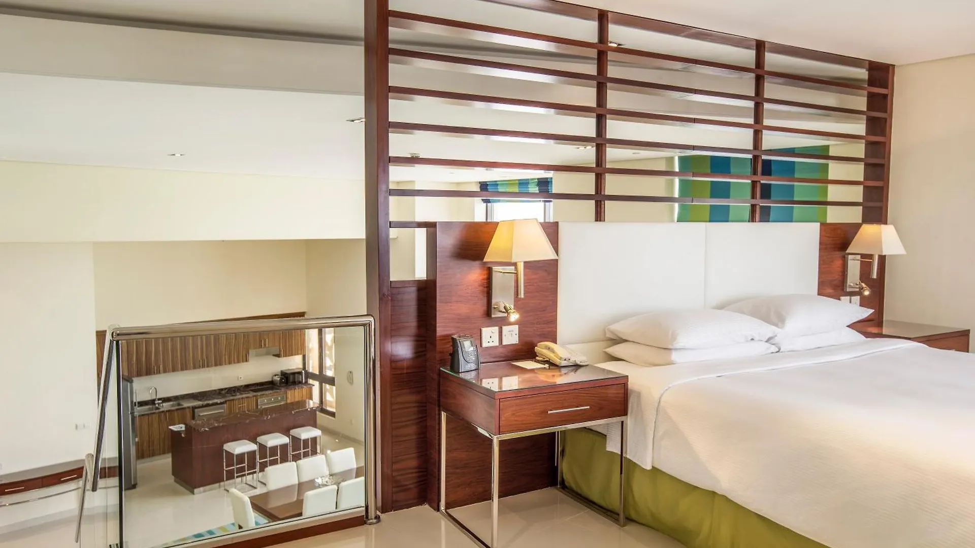 Hilton Dubai The Walk Hotel