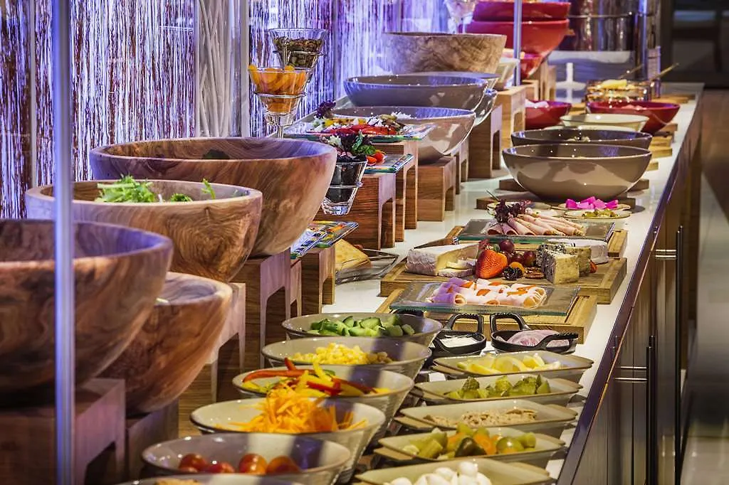 Hilton Dubai The Walk Otel