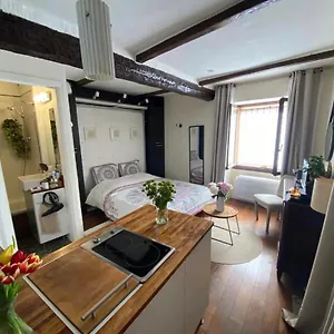 Au Coeur Du Vieil Appartamento Antibes