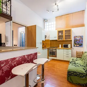 https://navigli-toy-artistic-apartment.it-lombardy.com